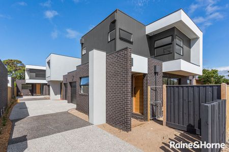 Sleek and Close to the Beach - Photo 5