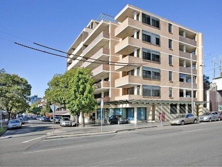 Luxury Three Bedroom Apartment in the Heart of Parramatta CBD - Photo 4