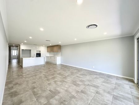 Contemporary Family Haven with Premium Finishes in Gilead - Photo 2