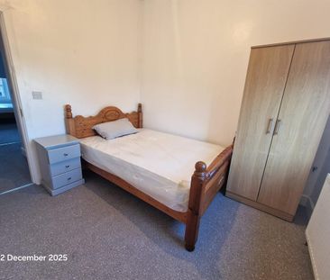 Raglan Road, Leeds - Photo 3