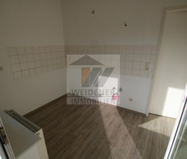 2 Raum DG-Wohnung mit Balkon und Blick ins Grüne. Bad mit Wanne! In... - Foto 1