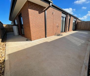 31 Hirami Avenue, Tarneit VIC 3029 - Photo 2
