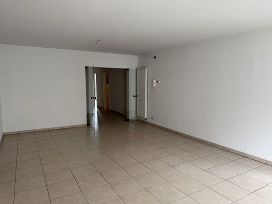 Ruim appartement met terras in hartje Bornem - Photo 1