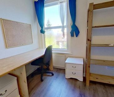 4 bedroom semi-detached house to rent - Photo 5