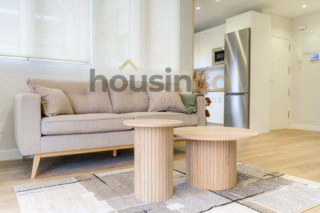 Flat for rent in Madrid (Ciudad Lineal) - Photo 3