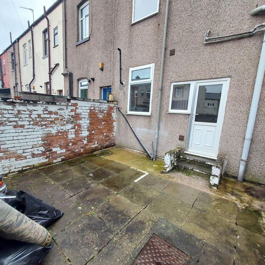 2 bedroom terraced house to rent - Photo 1