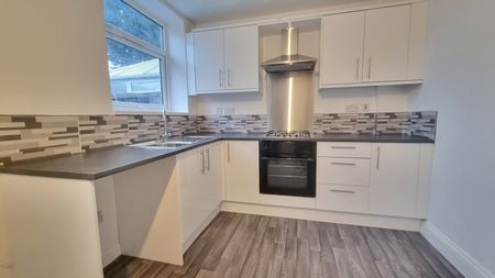 3 bedroom terraced house to rent - Photo 5