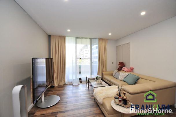 Luxurious fully furnished 3 Bedroom apartment in a vibrant location - Photo 1
