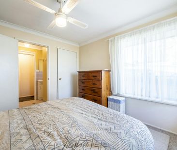 Three Bedroom Family Home in a Quiet, Established Neighbourhood - Photo 4