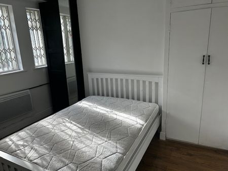 2 Bed Flat, Eastdown Park, SE13 - Photo 3