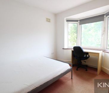 6 bedroom detached house to rent - Photo 4