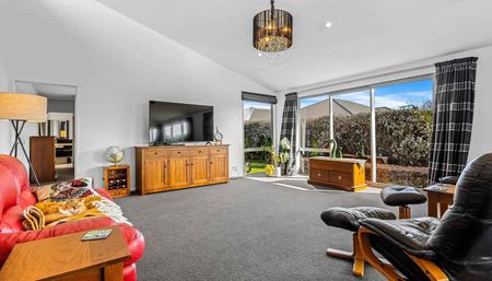 Large 4-Beds Home You’ll Truly Love Coming Back To - Photo 2