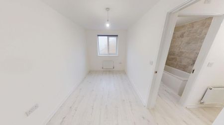 2 bedroom semi-detached house to rent - Photo 2