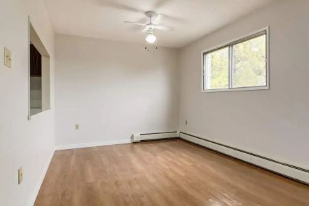 2 Bedroom - Photo 2