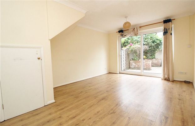 Manor Vale, Brentford, TW8 9JN - Photo 1