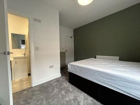 1 bedroom in a house share to rent - Photo 3