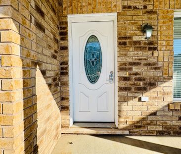 For Lease - 1029 Farmstead. Drive, Milton, Ontario - Photo 2