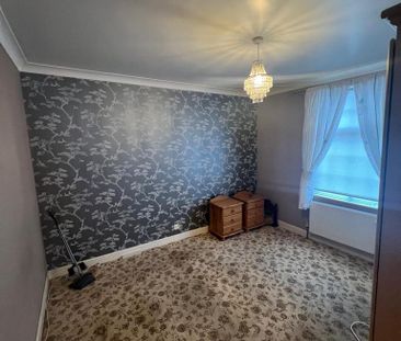 4 bedroom semi-detached house to rent - Photo 2