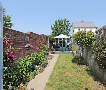 Semi-detached house to rent on - Photo 5