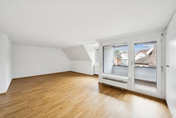 Gemütliche 3,5 Zimmer-Dachwohnung im Ortszentrum von Aesch - Photo 1