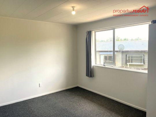 Comfortable 4-Bedroom Home With Large Yard & Rumpus - Photo 1