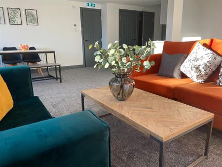 4 bedroom Student Flat to rent in Bridge View House, 15-23 City Road, Newcastle Upon Tyne - Photo 2