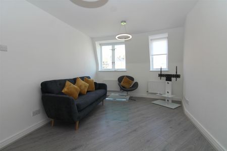 3 Bedroom Flat To Let - Photo 4