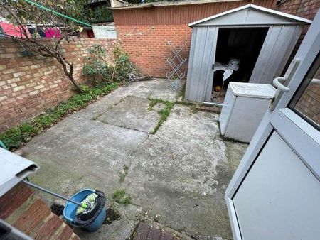 Alfred Gardens, Southall, UB1 - Photo 2