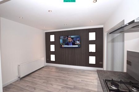 3 bedroom semi-detached house to rent - Photo 2