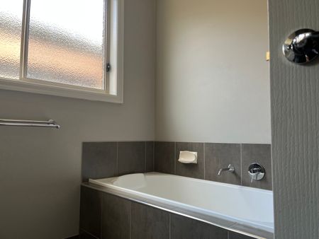 Perfect Location ** Apply for this property now ** - Photo 5