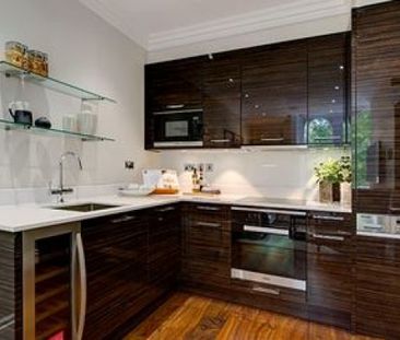 Two Bedroom Flat to rent in London - Photo 3