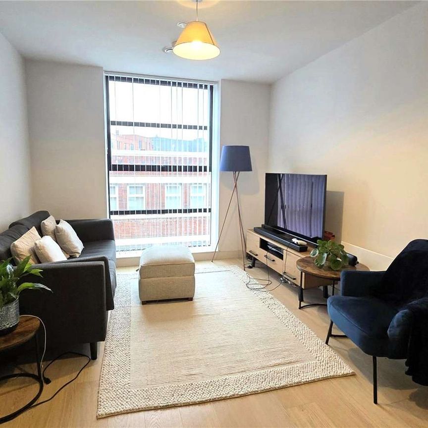 AVAILABLE 08TH APRIL | 2 BED 2 BATHROOM FULLY FURNISHED | PARKING INCLUDED | LOCATED IN THE JEWELLERY QUARTER | GREAT TRANSPORT LINKS - Photo 1