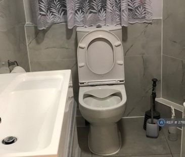 1 bedroom in a house share to rent - Photo 6