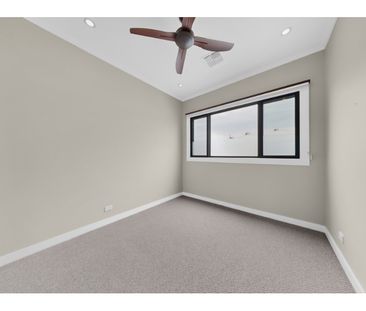 2/34 Salstone St, Kangaroo Point QLD 4169 - Photo 5