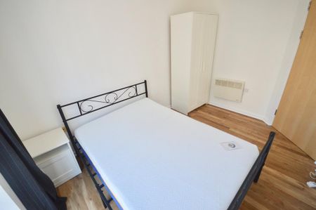 2 bedroom flat to rent - Photo 3