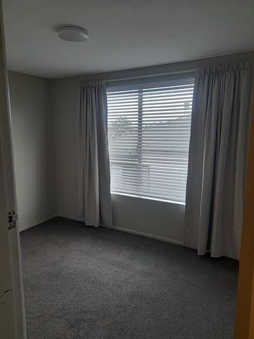 Sunny 2 bedroom, small garden, with BBQ area - Photo 4