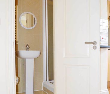 Price £900 pcm - Available 14/05/2026 - Furnished - Photo 6