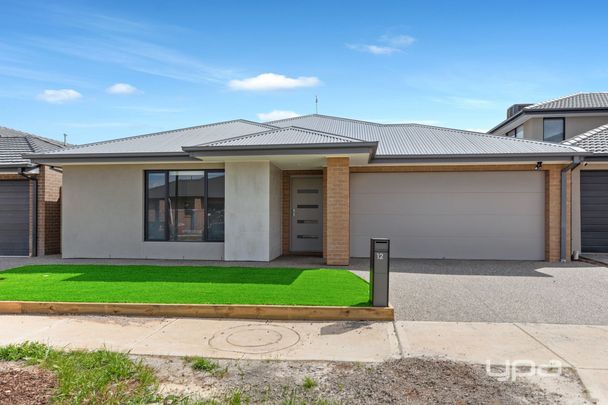 4-Bedroom Family Home with Modern Luxuries - Photo 1