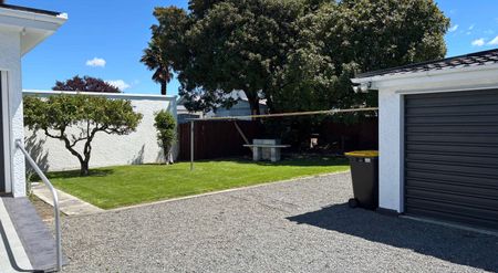 Low maintenance, close to town - Photo 3