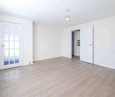 2 bed Terraced for rent - Photo 3