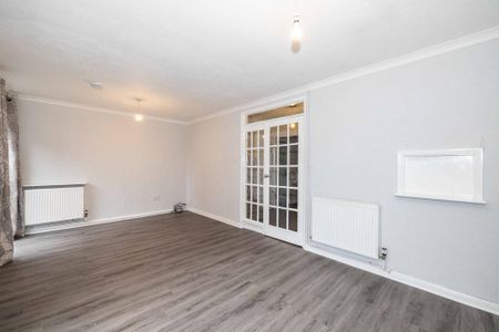 4 bedroom semi-detached house to rent - Photo 2