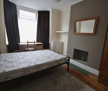 4 bedroom terraced house to rent - Photo 5