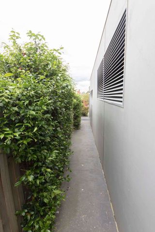 Homely Two Bedroom Apartment - Photo 2