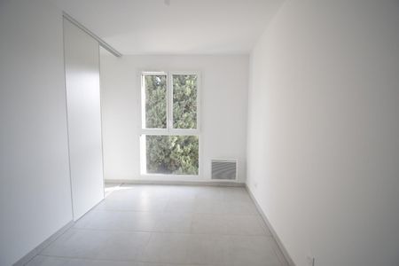 location Appartement T3 DE 58.49m² À HYERES - Photo 2