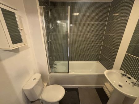 Gibraltar Close, Lower Stoke - Photo 3