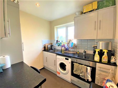 1 bedroom in a house share to rent - Photo 3