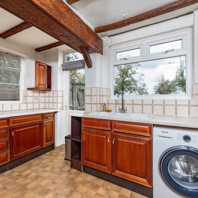 3 bedroom end of terrace house to rent - Photo 1