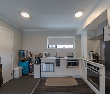 Looking for a cozy, stylish spot in the heart of Hamilton? - Photo 2