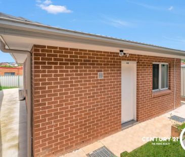 Bright, Modern & Convenient – Ideal for a Small Family - Photo 1