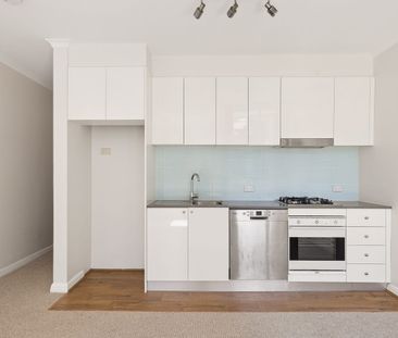 Renovated apartment with house-like proportions - Photo 4
